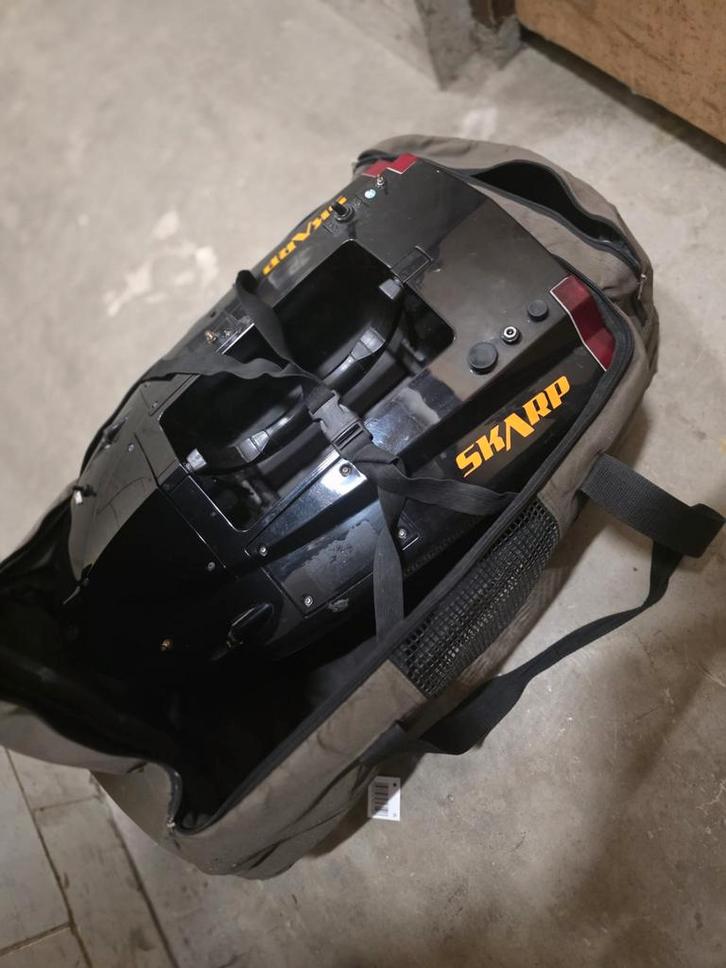 Voerboot Skarp met tas en accessoires, Watersport en Boten, Hengelsport | Algemeen, Gebruikt, Overige typen, Ophalen of Verzenden