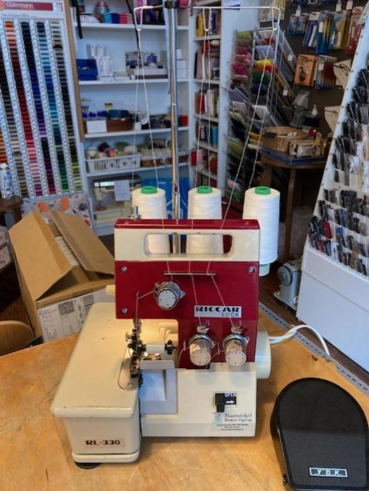 Riccar RL-330 vintage lockmachine (3-draads), Hobby en Vrije tijd, Naaimachines en Toebehoren, Gebruikt, Lockmachine, Overige merken