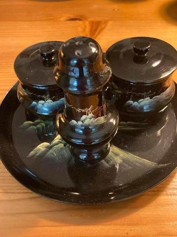 Peper- en zoutstel Chinees lakwerk beschikbaar voor biedingen