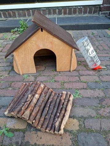 Cavia starterset: huisje en drinkfles beschikbaar voor biedingen