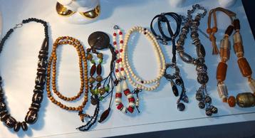  Partij etnische/vintage kettingen & armbanden – hout, metaa beschikbaar voor biedingen