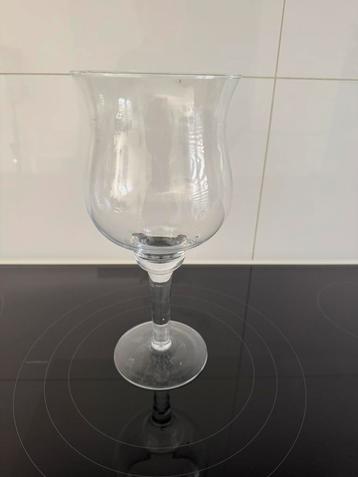 Mooi glazen vaas stolp beschikbaar voor biedingen