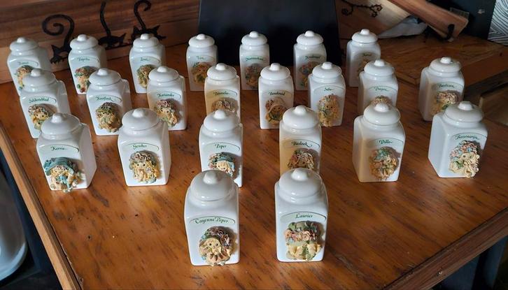 17 potjes voor kruiden., Verzamelen, Complete verzamelingen en Collecties, Ophalen of Verzenden