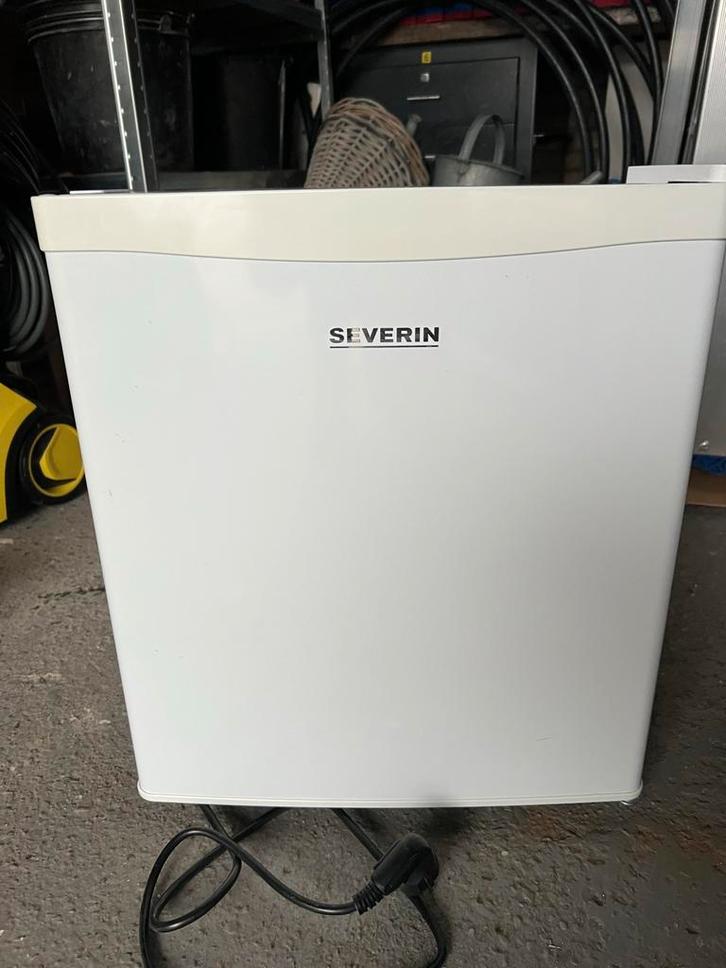 Severin Koelkast - Compact en Handig!, Witgoed en Apparatuur, Koelkasten en IJskasten, Gebruikt, Zonder vriesvak, Minder dan 75 liter