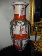 Grote Antieke Chinese Vaas met Sokkel hoogte 46 cm, Ophalen of Verzenden