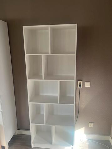 Witte Boekenkast met Planken beschikbaar voor biedingen