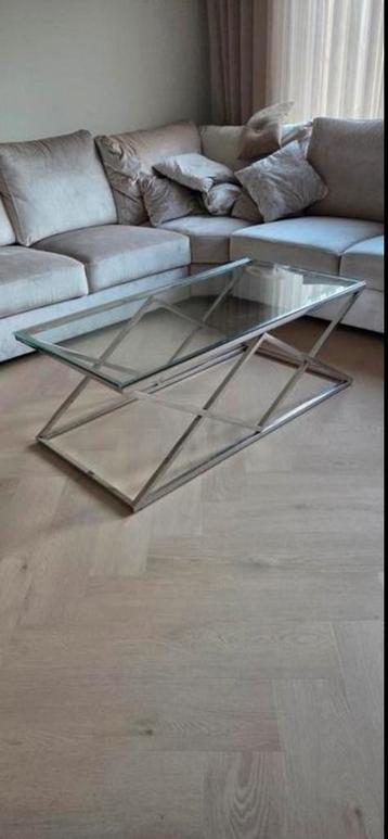 Glazen salontafel beschikbaar voor biedingen