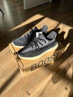 Yeezy Boost 350 V2 ‘Carbon’ EU 48 2/3 Deadstock, Nieuw, Ophalen of Verzenden, Yeezy, Sneakers of Gympen