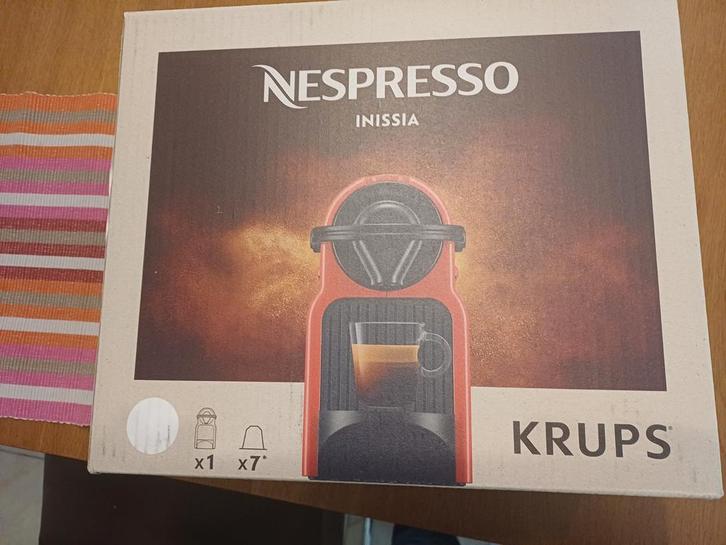 Krups Nespresso Inissia Wit XN1001 -NIEUW en ONGEOPEND-, Witgoed en Apparatuur, Koffiezetapparaten, Nieuw, Koffiepads en cups