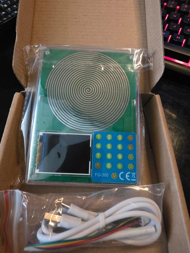 FG-300 Schumann Frequentie Generator, Zakelijke goederen, Machines en Bouw | Industrie en Techniek, Ophalen of Verzenden