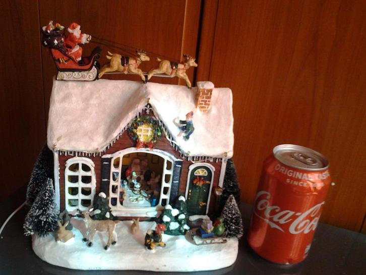 Kersthuisje met rendieren op het dak, Diversen, Kerst, Nieuw, Ophalen of Verzenden