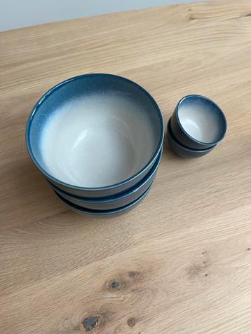 Blauwe kommen set beschikbaar voor biedingen