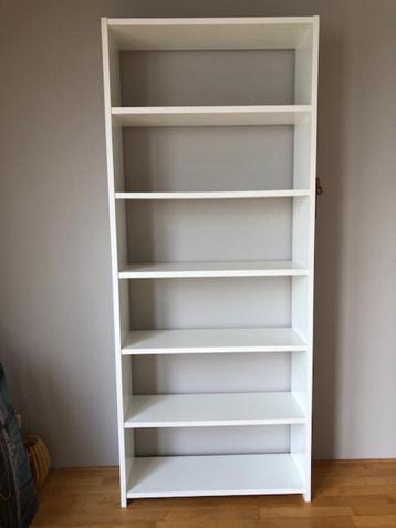 Stevige, hoge  kast met 6 vakken - 216 hoog x 90 cm breed beschikbaar voor biedingen