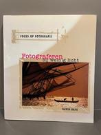 Fotograferen bij weinig licht - David Daye, Fotografen, Ophalen of Verzenden, David Daye, Zo goed als nieuw