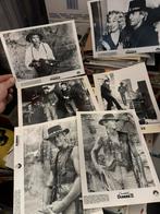 6x movie still Crocodile Dundee (Paul hogan), Ophalen of Verzenden, Zo goed als nieuw