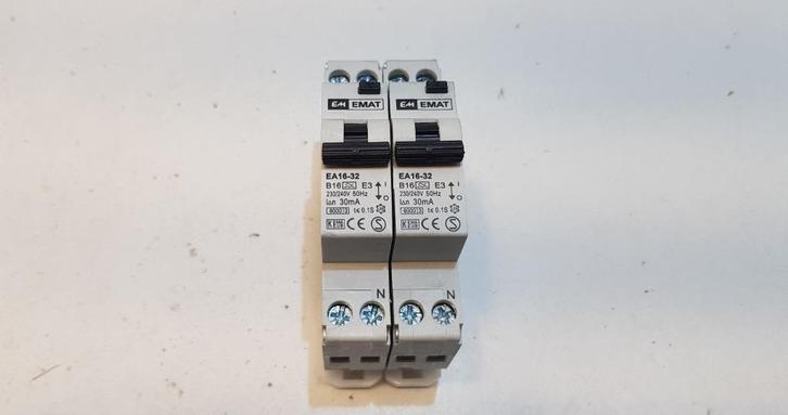 EMAT Groepenkast Aardlekautomaat EA16-32 B16 30mA 230V (2x), Hobby en Vrije tijd, Elektronica-componenten, Gebruikt, Ophalen of Verzenden