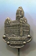 Middelburg stadhuis zilverkleurig speldje ( U_030 ), Verzamelen, Speldjes, Pins en Buttons, Verzenden, Zo goed als nieuw, Stad of Land