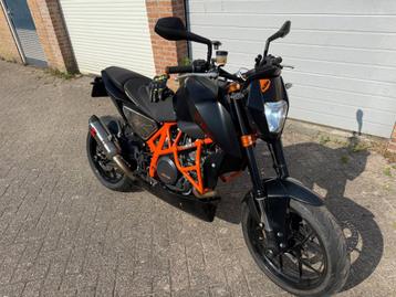 KTM duke 690 R 2013 goed onderhouden achterband nieuw beschikbaar voor biedingen