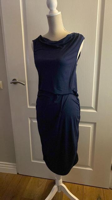 Jurk met waterval hals Maat L rimpel model Purdey beschikbaar voor biedingen