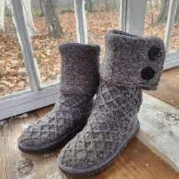 UGGS grijs gebreid maat 37 beschikbaar voor biedingen