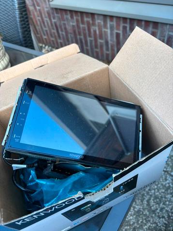 Kenwood touchscreen radio beschikbaar voor biedingen