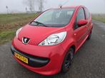 Peugeot 107 1.0 12V 5DR 2007 Rood, Auto's, Peugeot, Voorwielaandrijving, Stof, Zwart, 4 stoelen