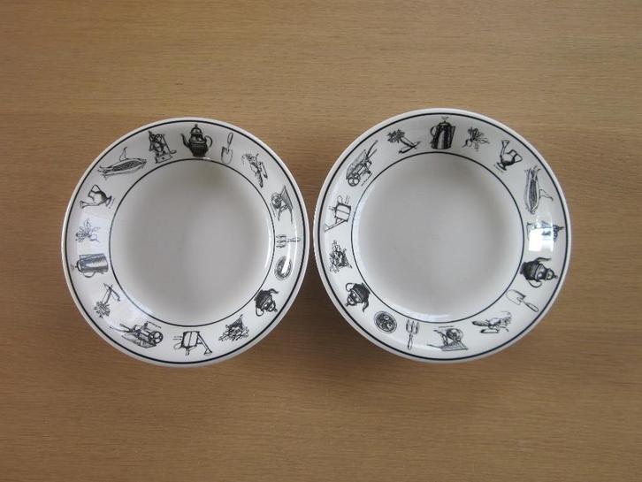 John Tams 2 witte diepe borden D21,5cm H3,5cm, Huis en Inrichting, Keuken | Servies, Zo goed als nieuw, Bord(en), Overige stijlen