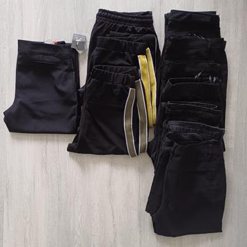 Pakket damesbroeken en pantalons beschikbaar voor biedingen