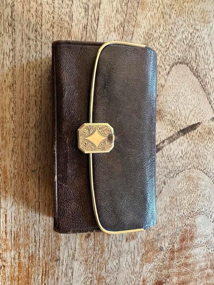 Wie weet hoe oud dit beursje / portemonneetje ongeveer is?, Antiek en Kunst, Antiek | Goud en Zilver, Goud, Ophalen of Verzenden