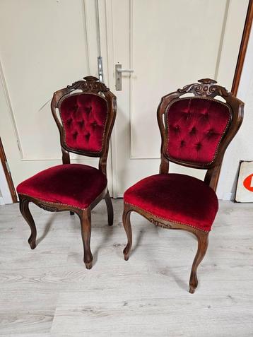 2 roodfluwelen barok stoelen voor €120,- beschikbaar voor biedingen