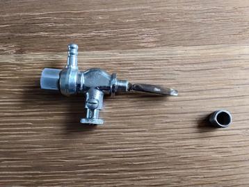 Engelse benzinekraan beschikbaar voor biedingen