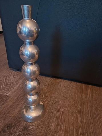 Zilveren Kandelaar met Bollen beschikbaar voor biedingen