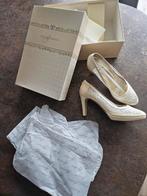 Nieuw nina fiarucci bruidsschoenen dans trouwschoenen 38,5, Ophalen of Verzenden, Nieuw, Beige