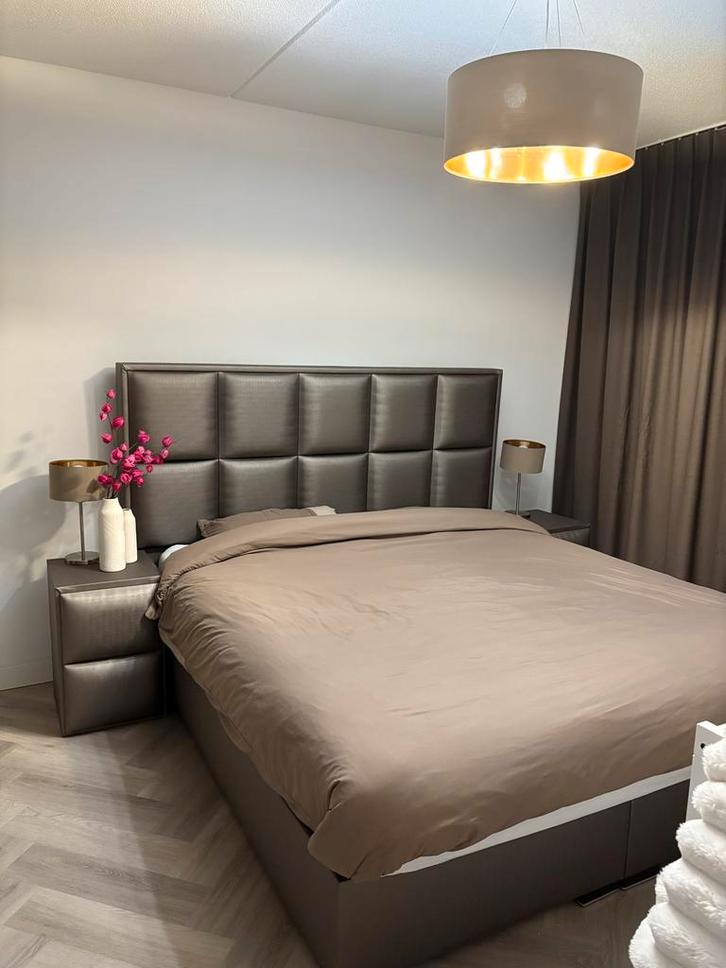 Luxe Tweepersoonsbed, Huis en Inrichting, Slaapkamer | Boxsprings, Zo goed als nieuw, 160 cm, 200 cm, Tweepersoons, Bruin, Ophalen