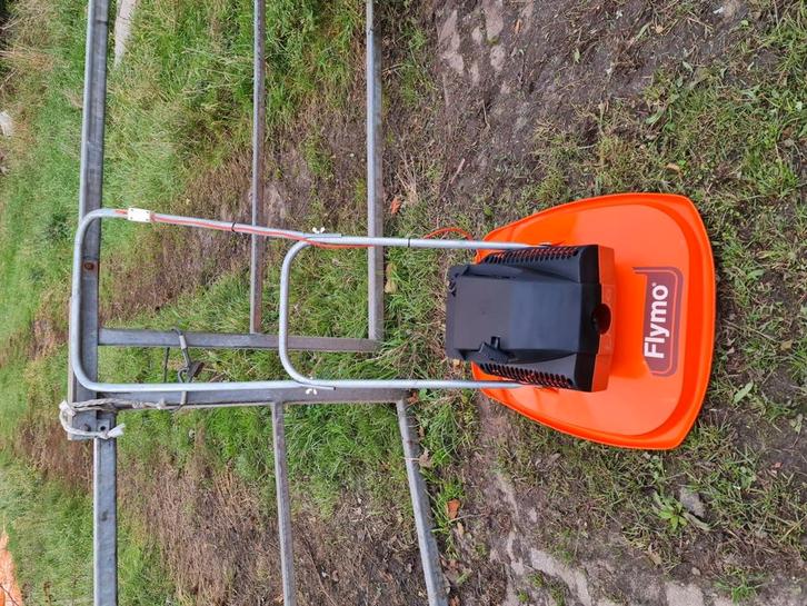 Flymo L47 2 takt benzine grasmaaier zweefmaaier, Tuin en Terras, Grasmaaiers, Zo goed als nieuw, Ophalen