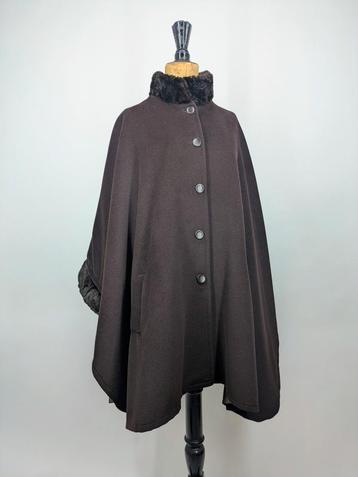 Bruine wollen cape-poncho met bont beschikbaar voor biedingen