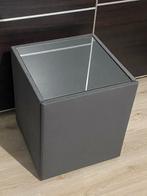 Twee grijze gestoffeerde nachtkastjes, Tuin en Terras, Bloembakken en Plantenbakken, Overige materialen, Gebruikt, Minder dan 60 cm