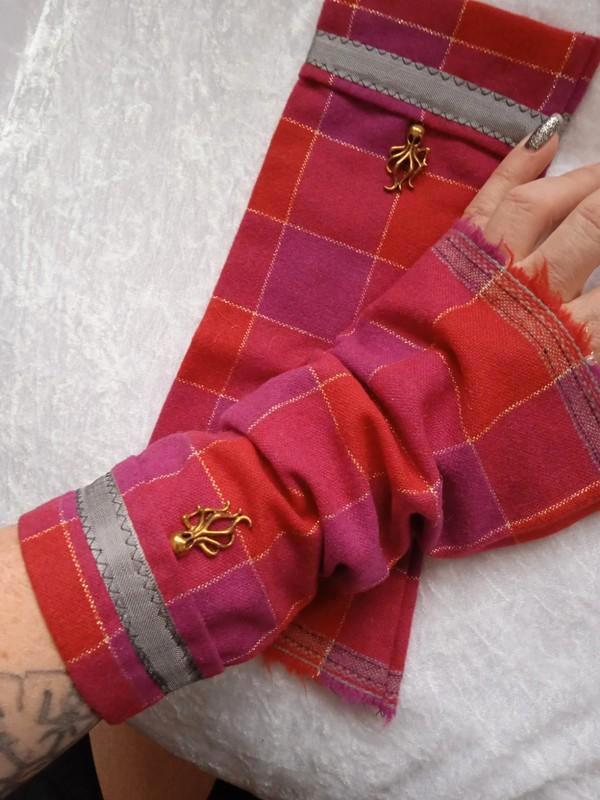 Bijzondere en kleurrijke armwarmers, Kleding | Dames, Mutsen, Sjaals en Handschoenen, Zo goed als nieuw, Handschoenen, Verzenden