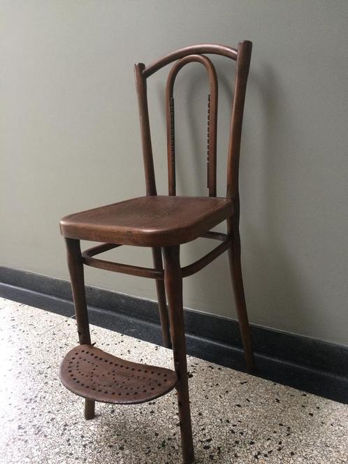 Oude originele Thonet kleuter stoel, Antiek en Kunst, Antiek | Meubels | Stoelen en Banken, Ophalen of Verzenden