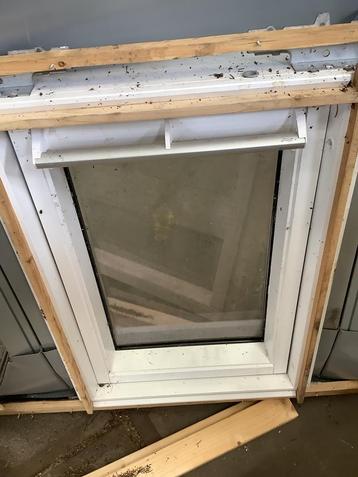 Velux dakraam beschikbaar voor biedingen
