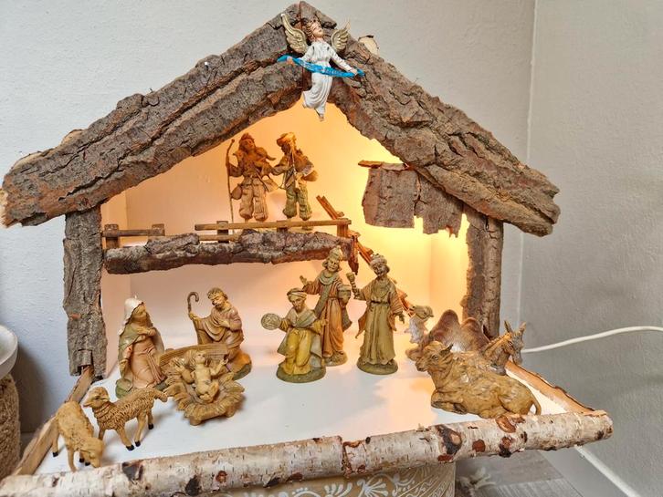 Uniek handgemaakte kerststal met vintage beelden, Diversen, Kerst, Gebruikt, Ophalen