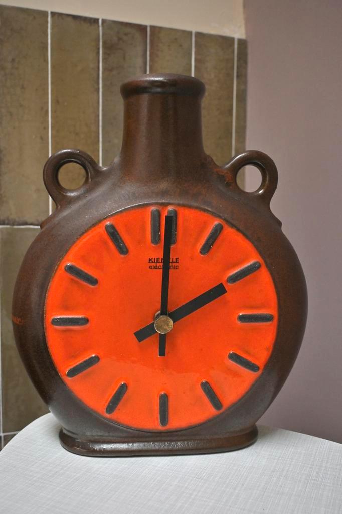 Vintage keramische wandklok van het merk Kienzle, Huis en Inrichting, Woonaccessoires | Klokken, Zo goed als nieuw, Wandklok, Ophalen of Verzenden