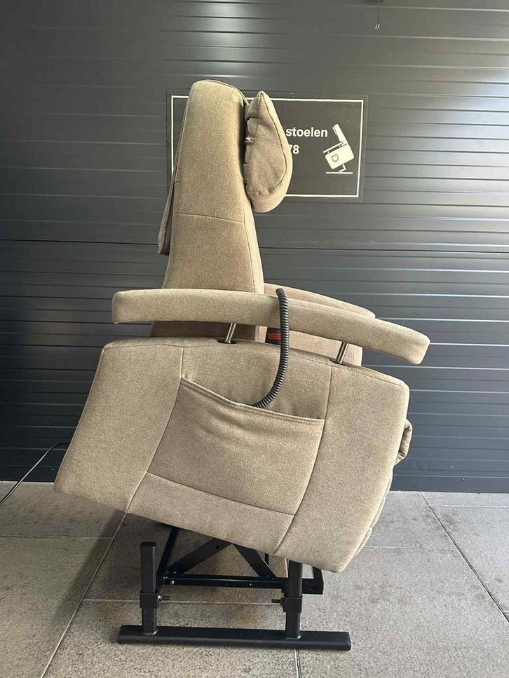 Sta op stoel merk fitform, Huis en Inrichting, Fauteuils, Zo goed als nieuw, Stof, 50 tot 75 cm, Minder dan 75 cm, Ophalen