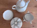 Theepot met bijpassende schoteltjes en kopjes, Antiek en Kunst, Antiek | Servies compleet, Ophalen
