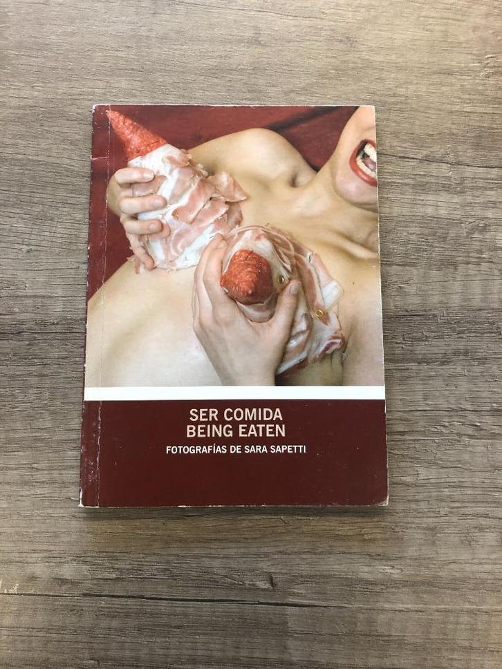Fotoboekje Ser Comida / Being Eaten - Sara Paleti, Boeken, Kunst en Cultuur | Fotografie en Design, Gelezen, Fotografen, Ophalen of Verzenden