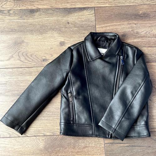 Nieuwe Zwarte Meisjes Biker Jas, Maat 98, Kunstleer, Kinderen en Baby's, Kinderkleding | Maat 98, Nieuw, Meisje, Jas, Ophalen of Verzenden