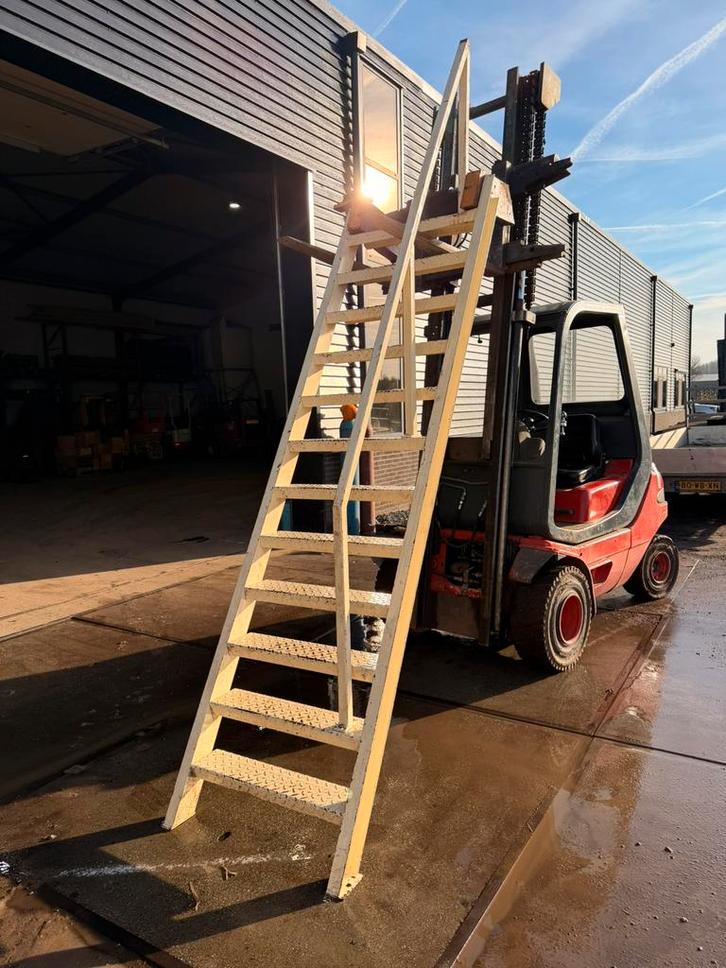 Stalen steektrap bordestrap wenteltrap trap trappen, Doe-het-zelf en Verbouw, Ladders en Trappen, Zo goed als nieuw, 2 tot 4 meter