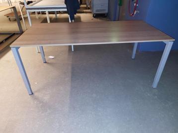16 bureaus bureautafels  merk Freya ( 500317) beschikbaar voor biedingen
