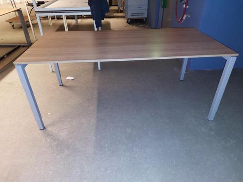 16 bureaus bureautafels  merk Freya ( 500317), Huis en Inrichting, Bureaus, Zo goed als nieuw, Ophalen