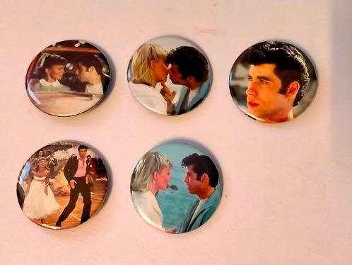 Grease John Travolta Olivia Newton John muziek buttons film, Verzamelen, Muziek, Artiesten en Beroemdheden, Zo goed als nieuw